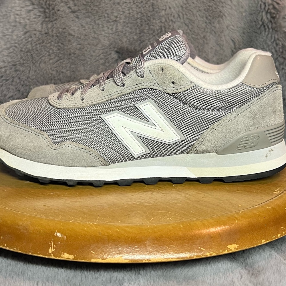 Women’s size 8 New Balance 515 Frost’s